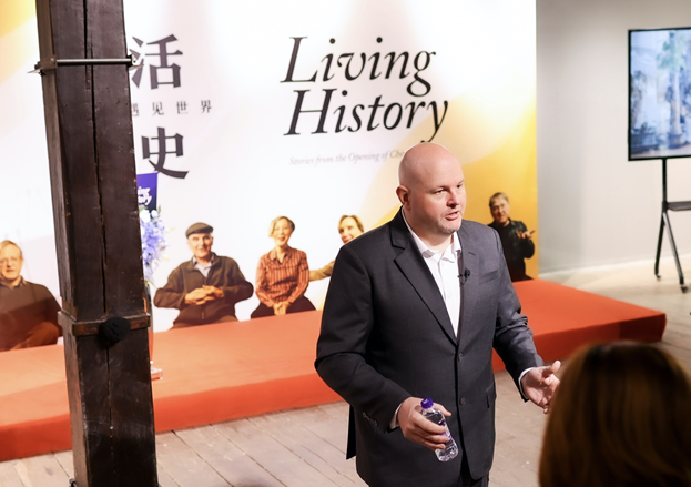 《鲜活历史》纪录片导演彼得森-克劳森：用100位亲历者故事展示1978年后中国与世界的相遇｜视野访谈录